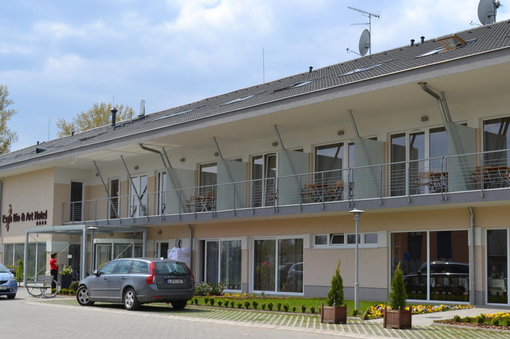 Szepia Bio And Art Hotel Zsámbék Exteriör bild